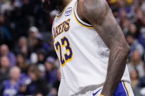 爱游戏官网包含詹姆斯在篮网比赛中赛事规则更新，赛事规则更新引发热议！的词条