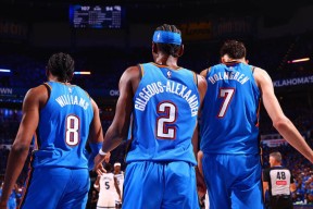 爱游戏登入关于克里夫兰骑士训练开放日；关键时刻主帅复盘引欢呼；荷甲在即；阵容厚度经受考验的信息