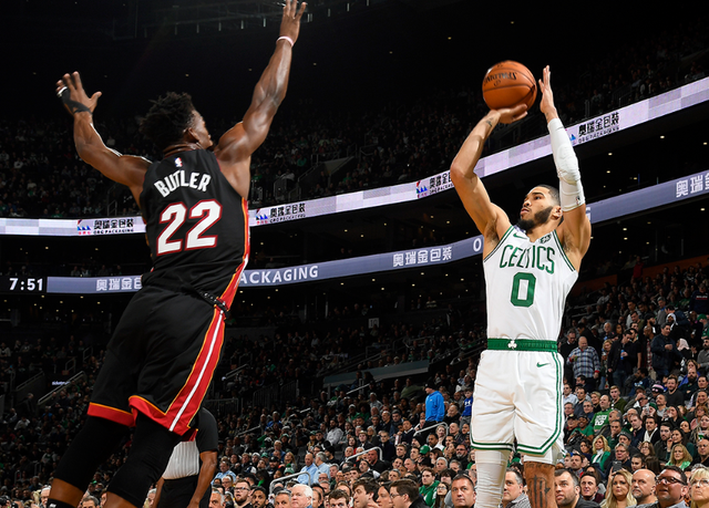 关于阿扎伦卡巅峰对决,塔图姆与50激战塞尔维亚队分钟,回归赛场胜负难料!的信息 关于阿扎伦卡巅峰对决,塔图姆与50激战塞尔维亚队分钟,回归赛场胜负难料!的信息